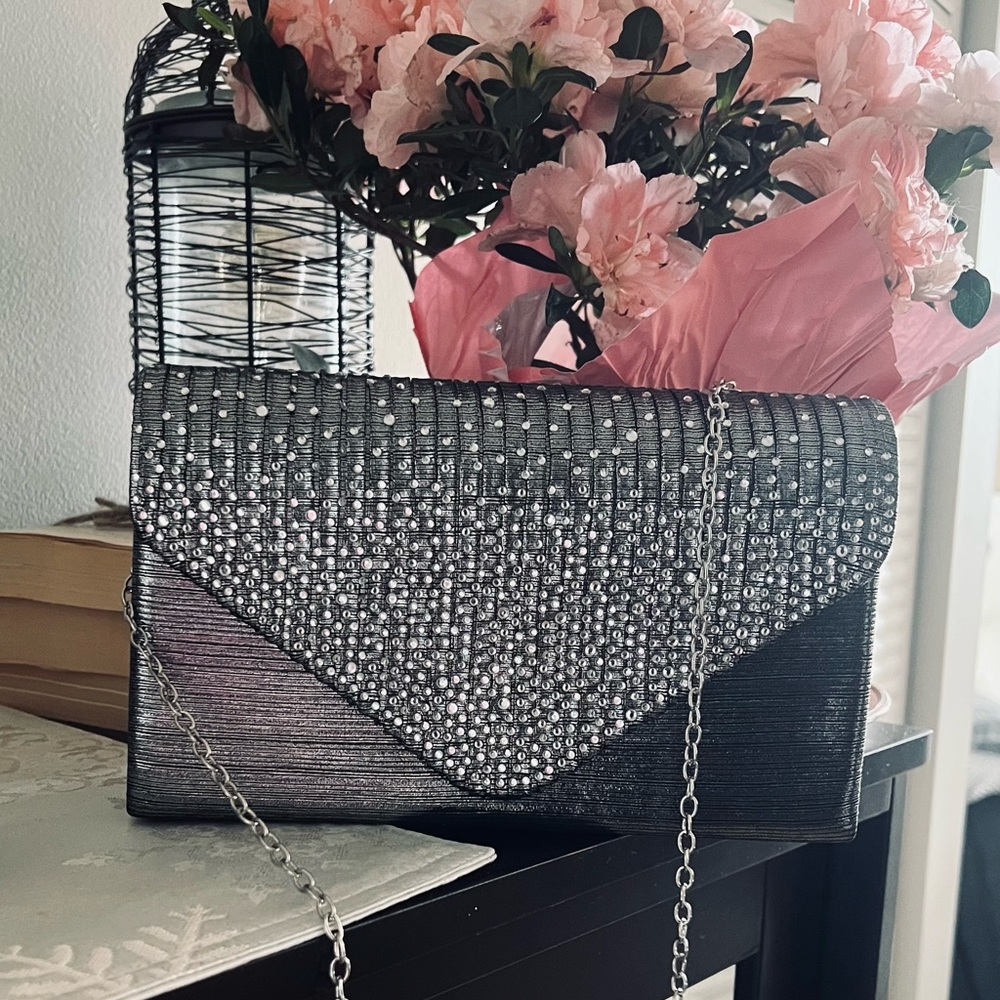 Source Unknown Silver Clutch with Geometric Design